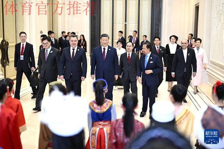 习近平和彭丽媛为出席哈尔滨第九届亚洲冬季运动会开幕式的国际贵宾举行欢迎