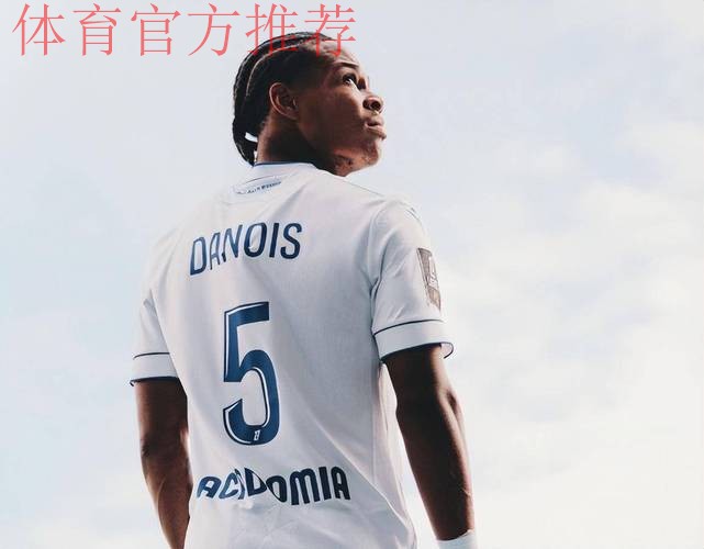 21岁法甲中场天才横空出世,6大欧洲豪强疯抢,1100万欧报价遭拒 21岁法甲中场天才横空出世,6大欧洲豪强疯抢,1100万欧报价遭拒